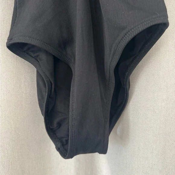 Robin Piccone AMY RAGLAN ONE PIECE - Picture 5 of 9